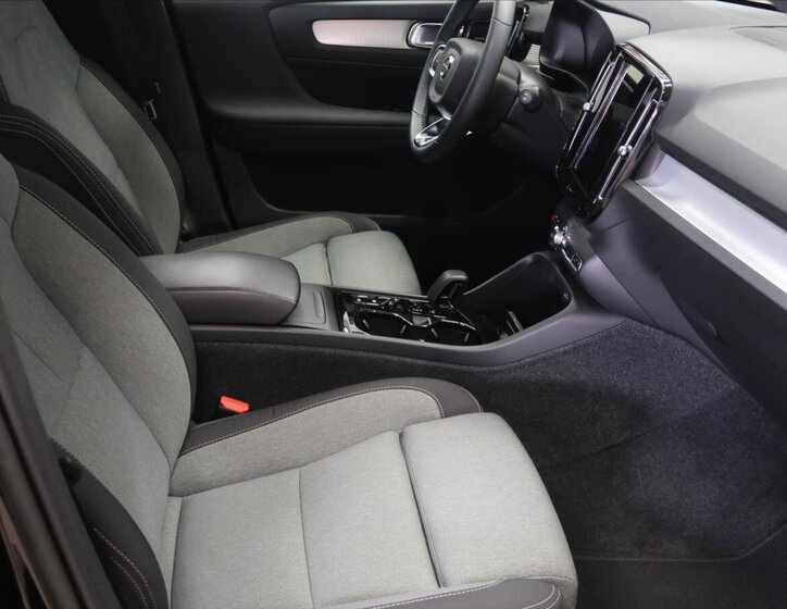 Volvo XC40 Kombi 2,0 l 145 kw