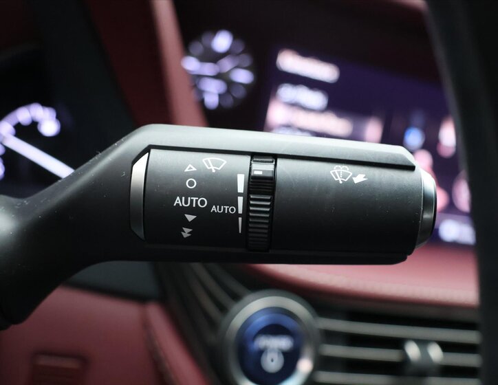 Lexus LS 500h Sedan / Limuzína 3,5 l 220 kw