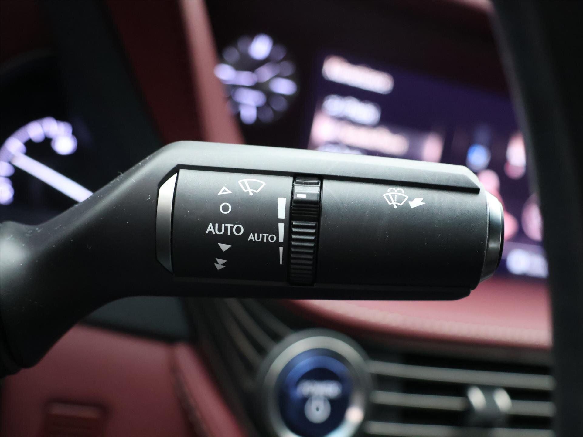 Lexus LS 500h Sedan / Limuzína 3,5 l 220 kw