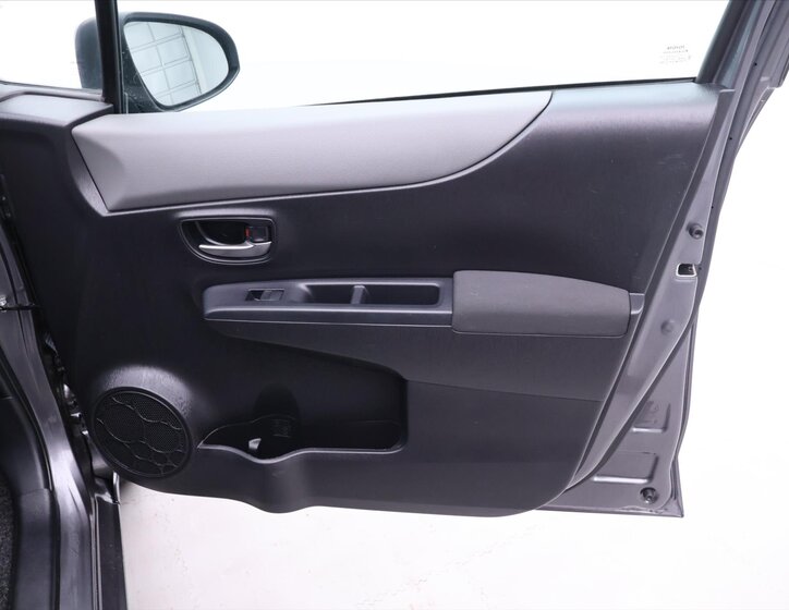 Toyota Yaris Hatchback 998,0 51 kw