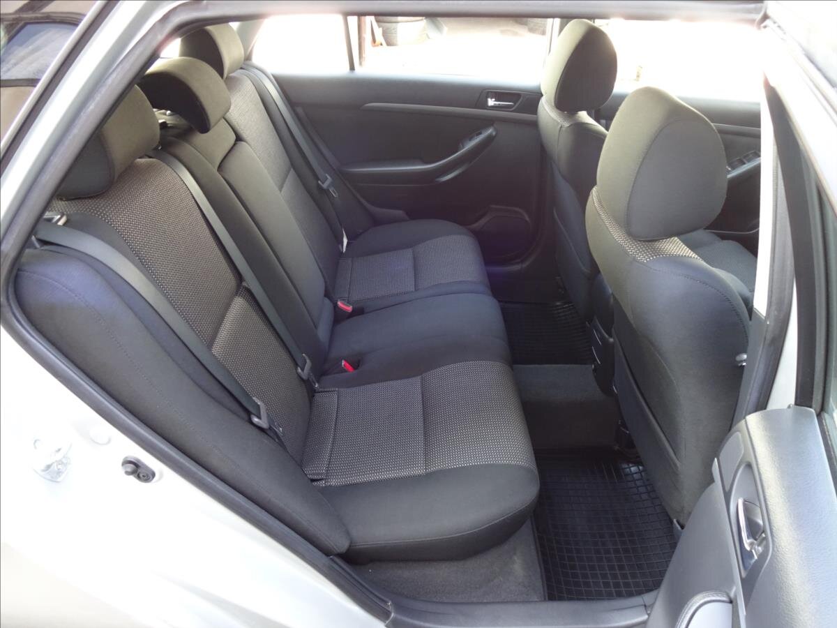 Toyota Avensis Kombi 2,0 l 93 kw