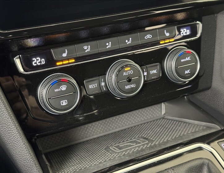 Volkswagen Passat Kombi 1,4 l 160 kw