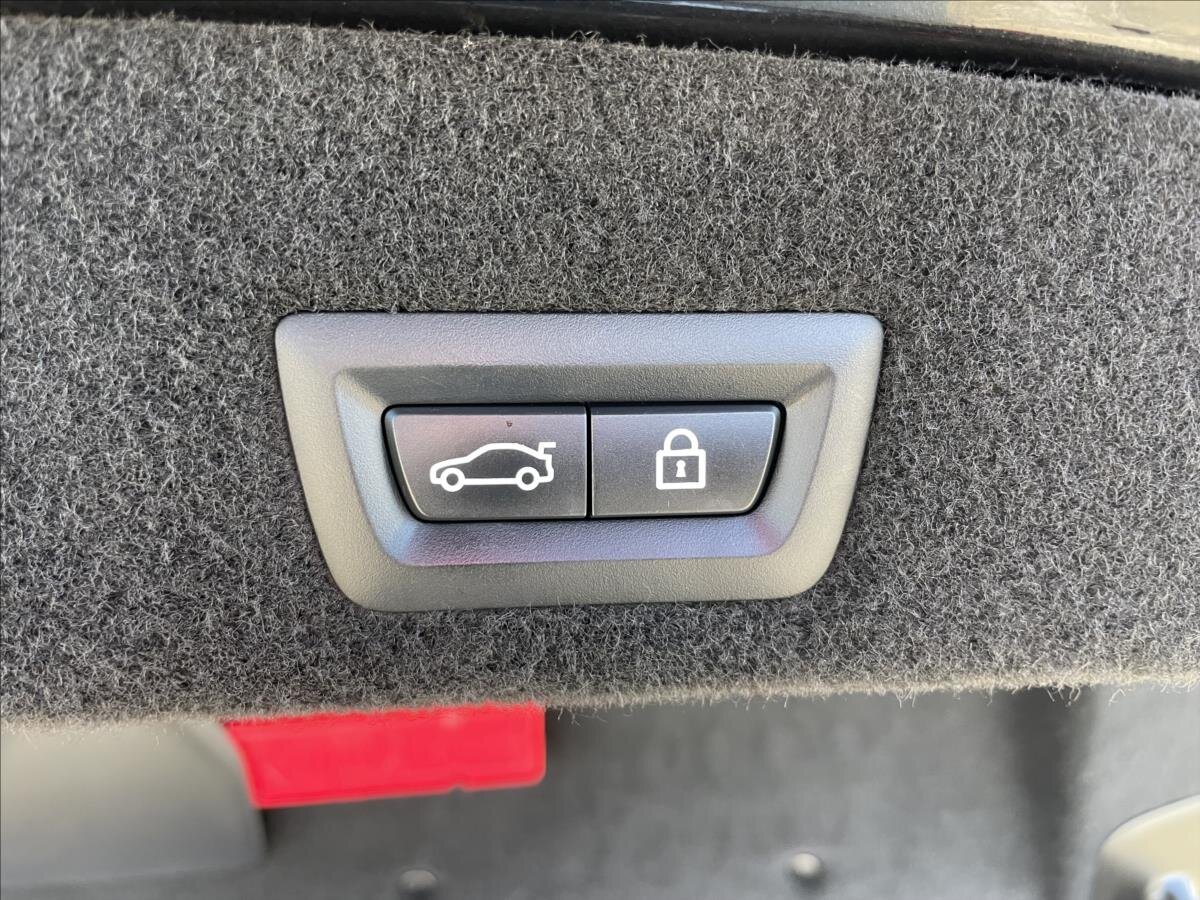 BMW Řada 7 Sedan 3,0 l 210 kw