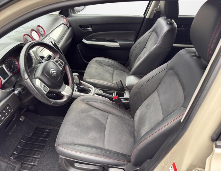Suzuki Vitara SUV / Terénní 1,4 l 103 kw