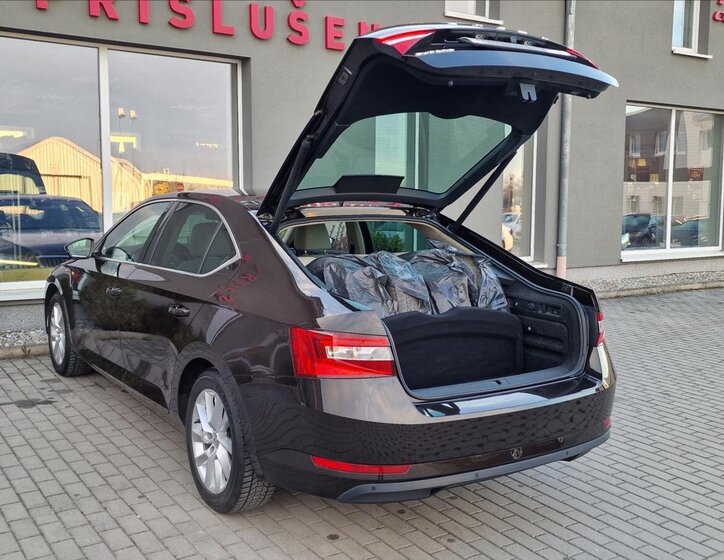 Škoda Superb Liftback 1,5 l 110 kw