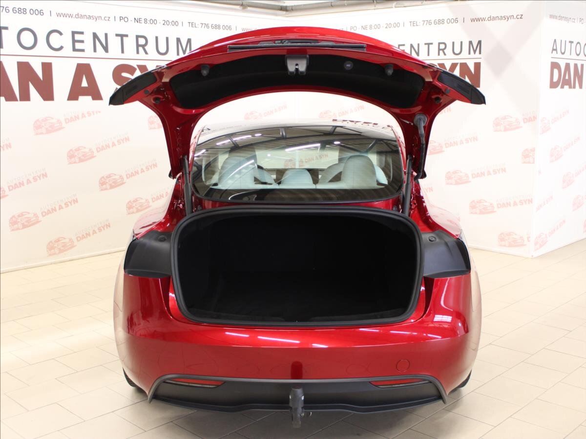 Tesla Model 3 Sedan / Limuzína 0,0 366 kw