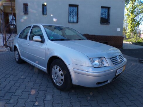 Volkswagen Bora Sedan / Limuzína 1,6 l 74 kw