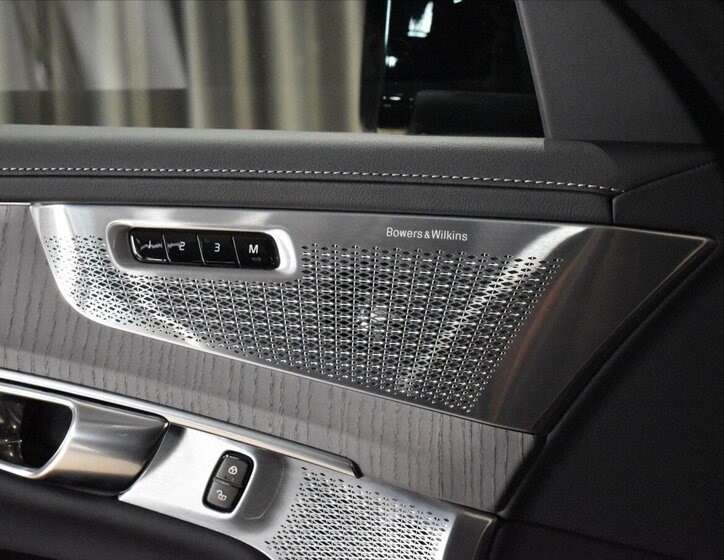 Volvo XC90 SUV / Terénní 2,0 l 228 kw