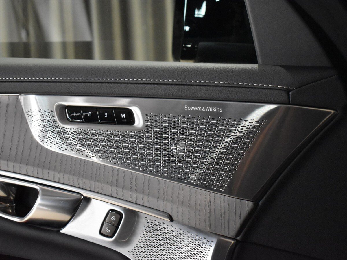 Volvo XC90 SUV / Terénní 2,0 l 228 kw