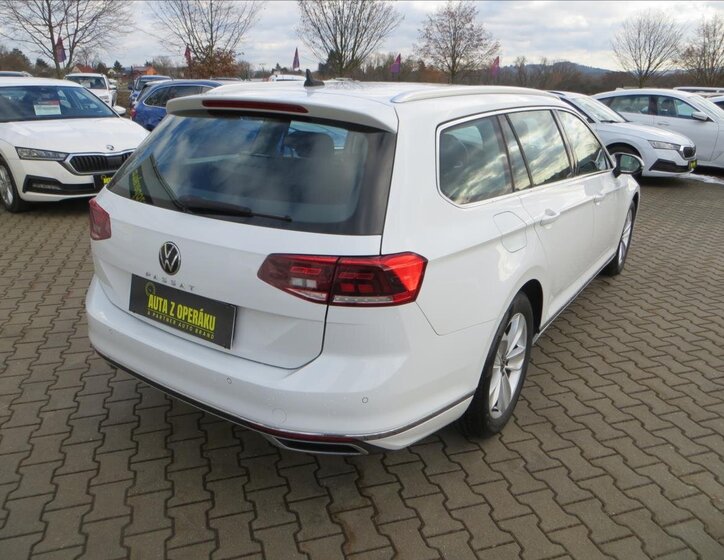 Volkswagen Passat Kombi 1,5 l 110 kw