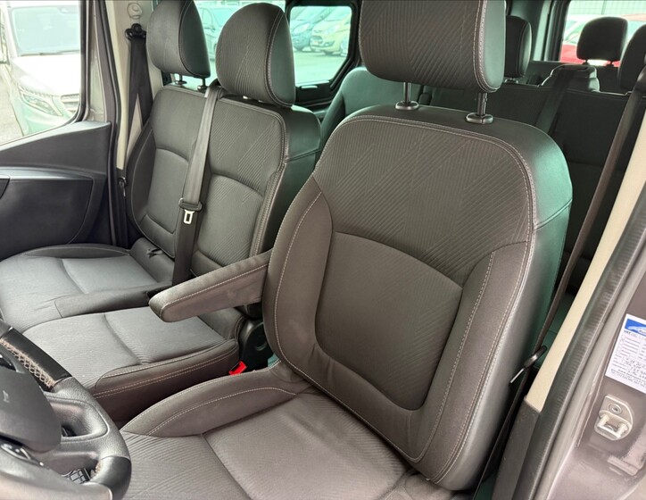Renault Trafic 11