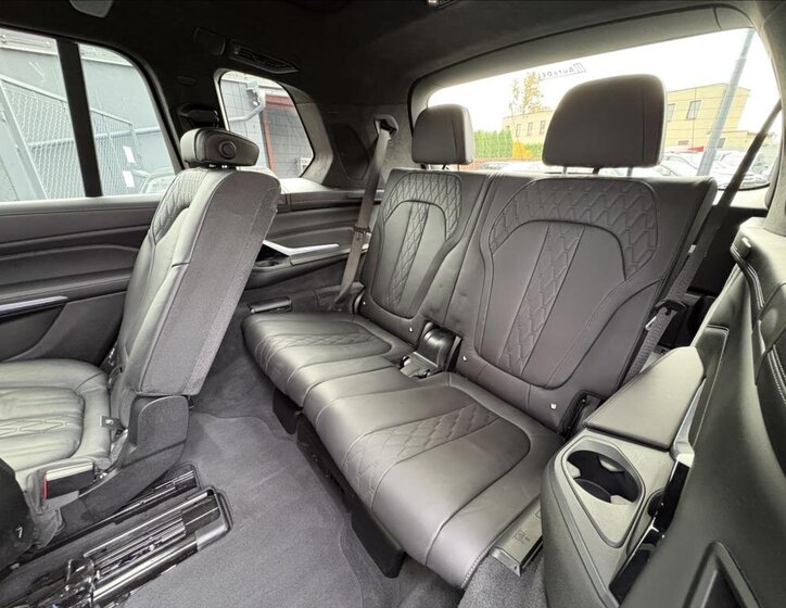 BMW X7 38