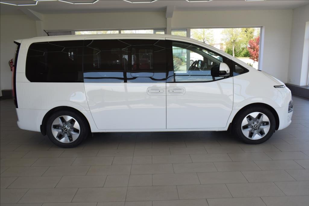 Hyundai Staria MPV 2,2 l 130 kw