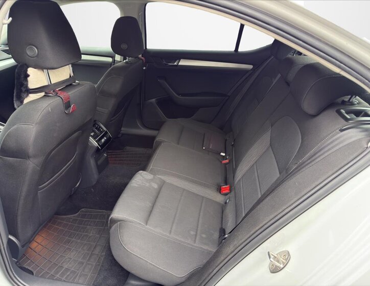 Škoda Superb Sedan / Limuzína 2,0 l 110 kw