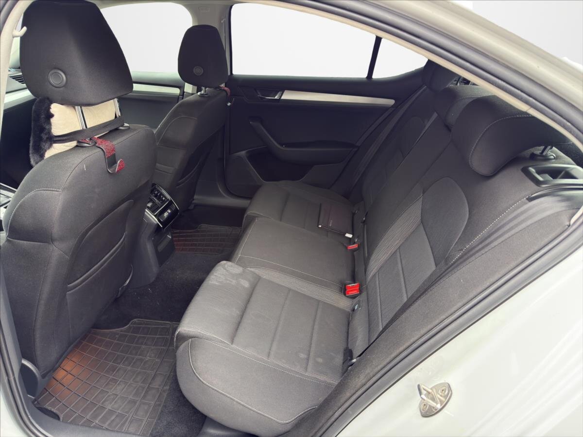 Škoda Superb Sedan / Limuzína 2,0 l 110 kw