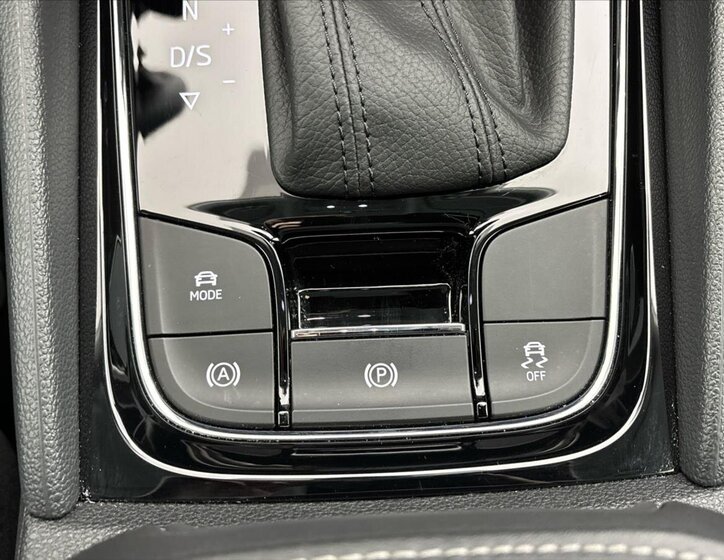 Škoda Karoq SUV / Terénní 1,5 l 110 kw