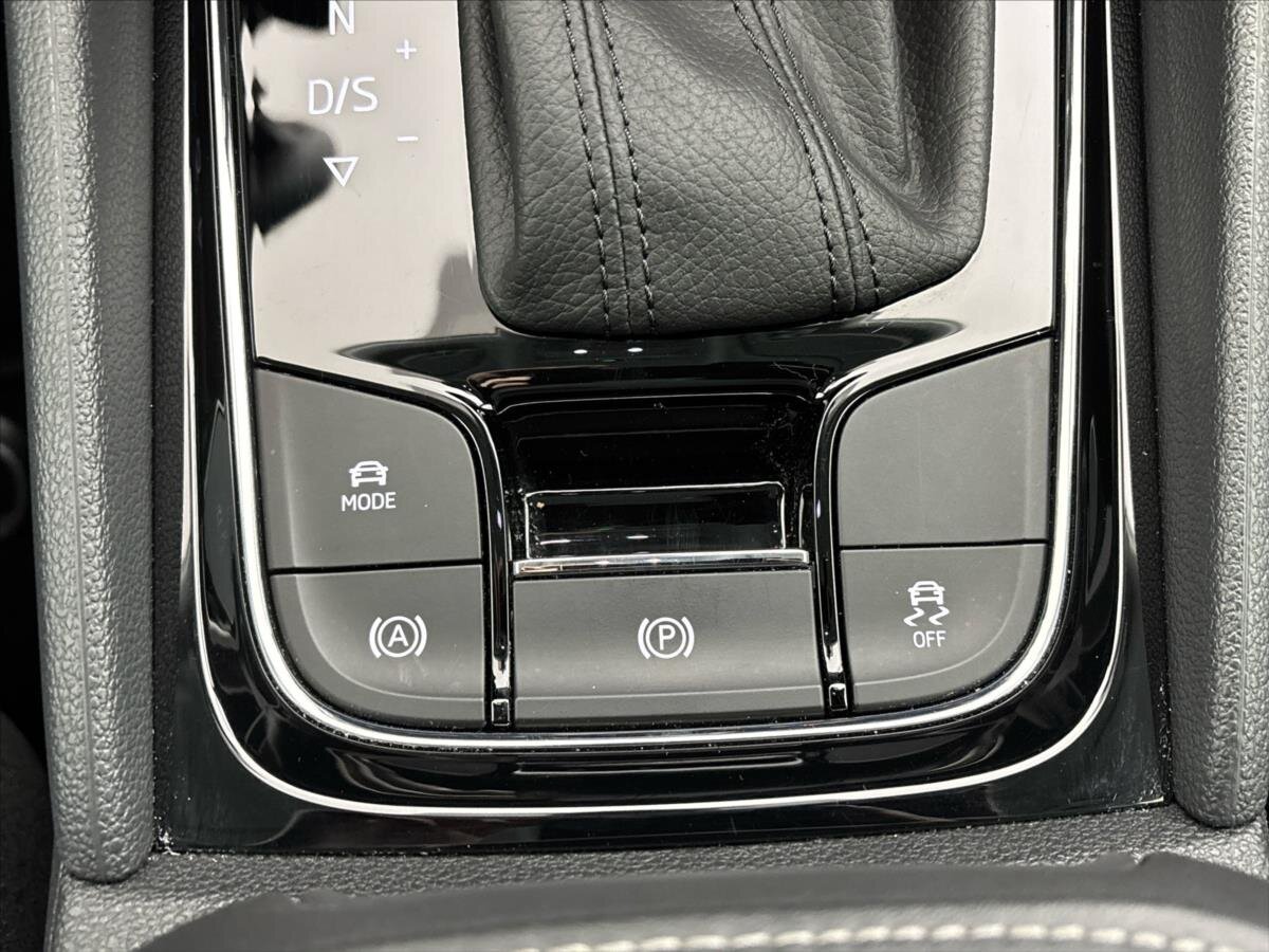 Škoda Karoq SUV / Terénní 1,5 l 110 kw