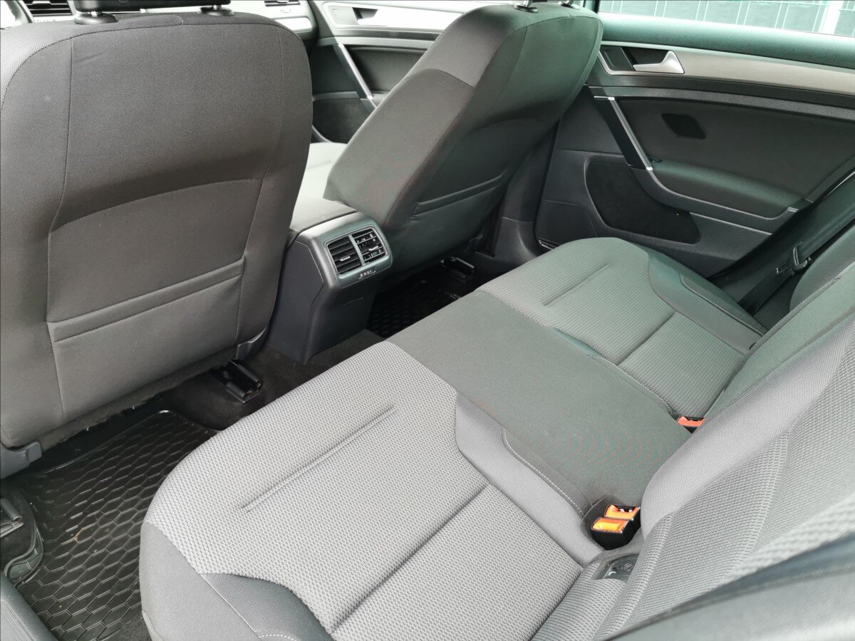 Volkswagen Golf Kombi 1,6 l 77 kw