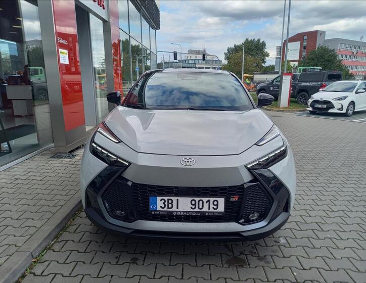 Toyota C-HR 2