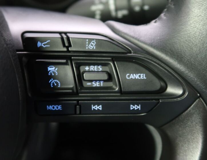 Toyota Yaris Cross 24