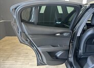 Alfa Romeo Stelvio 17