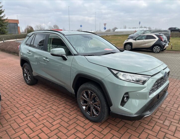 Toyota RAV4 SUV / Terénní 2,5 l 131 kw
