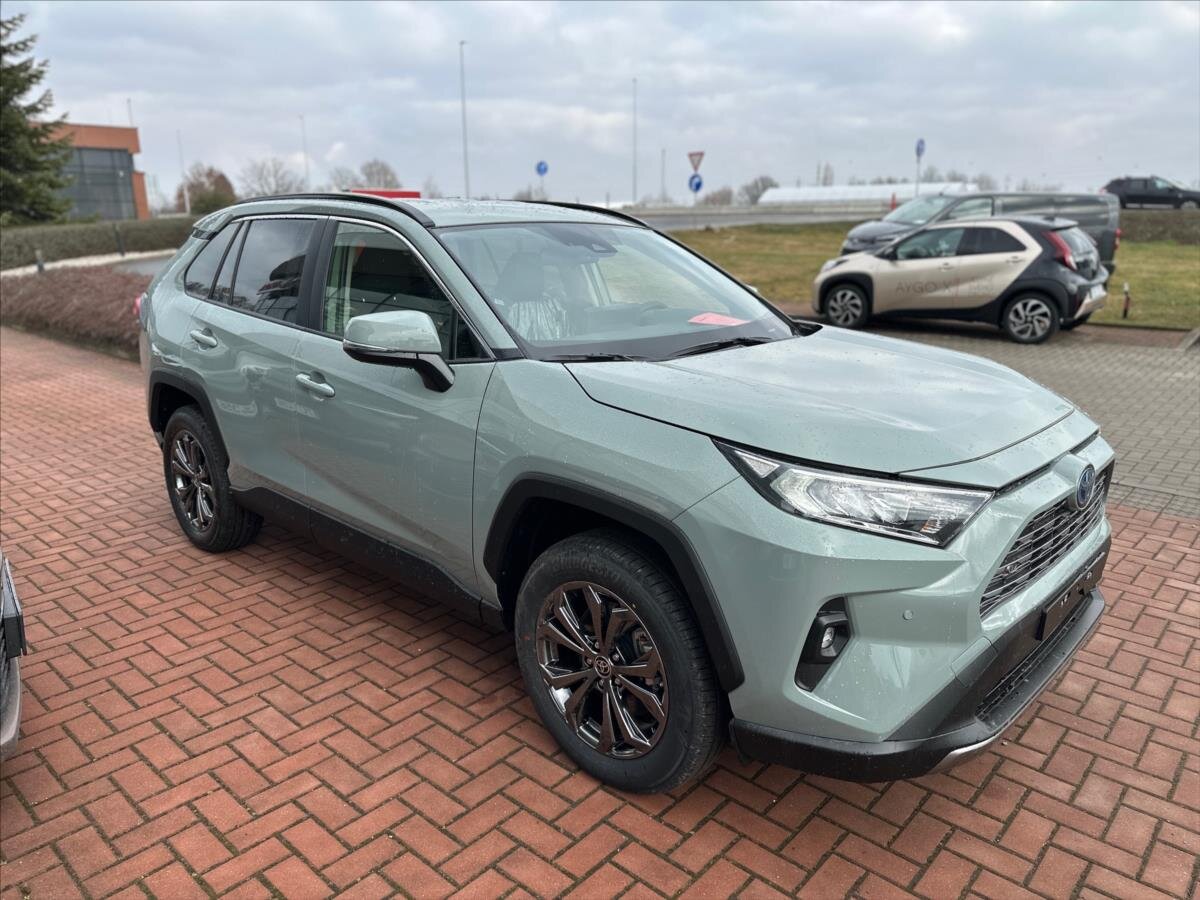 Toyota RAV4 SUV / Terénní 2,5 l 131 kw