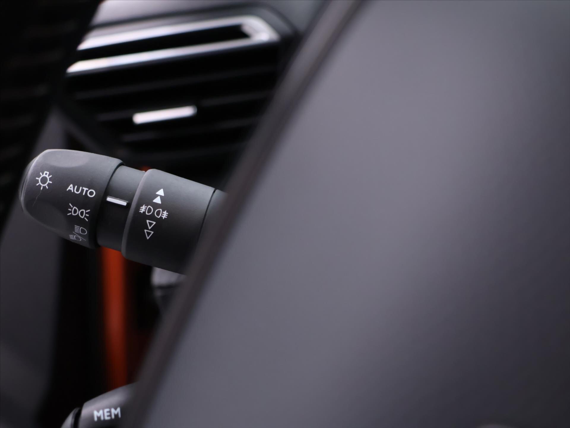 Peugeot 2008 SUV / Terénní 1,2 l 74 kw