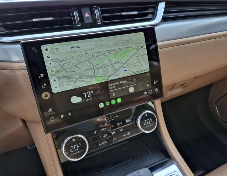 Jaguar F-Pace SUV / Terénní 2,0 l 150 kw