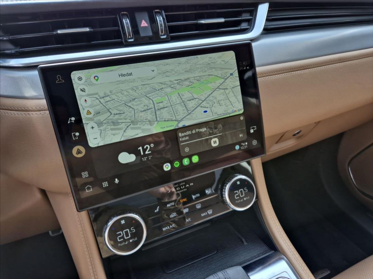 Jaguar F-Pace SUV / Terénní 2,0 l 150 kw