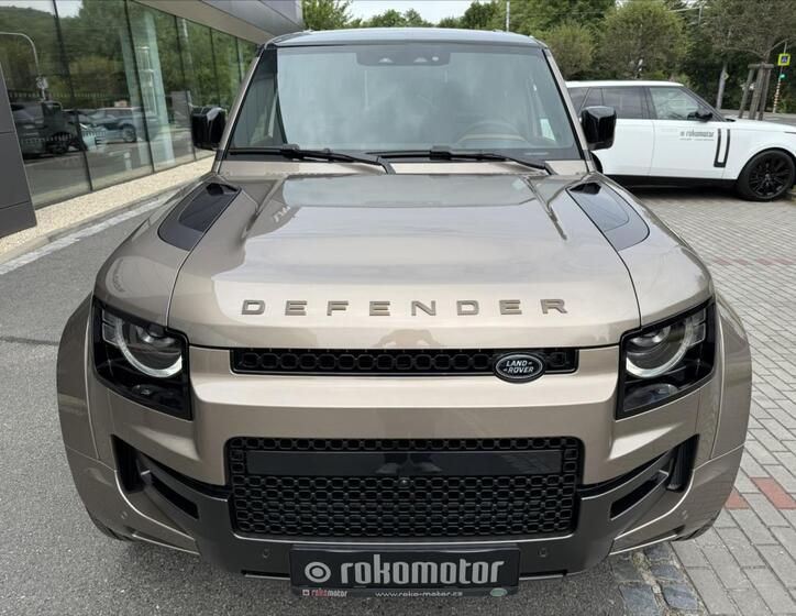 Land Rover Defender 3