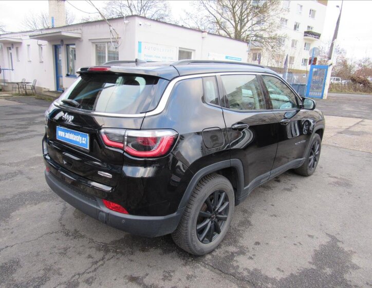 Jeep Compass SUV 1,4 l 103 kw