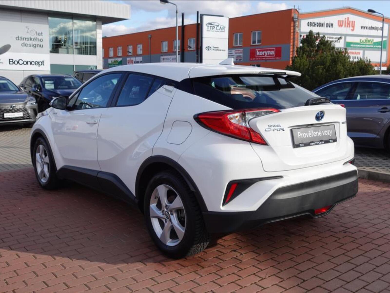 Toyota C-HR 6