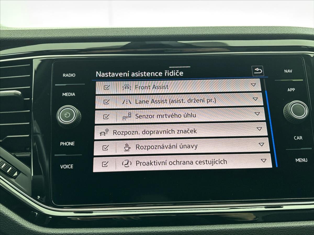 Volkswagen T-Roc SUV / Terénní 2,0 l 221 kw