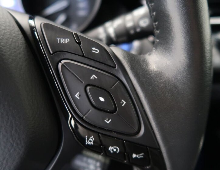 Toyota C-HR SUV 1,8 l 72 kw