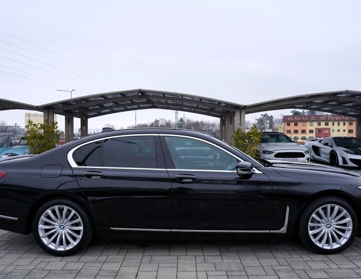 BMW Řada 7 Sedan 3,0 l 210 kw