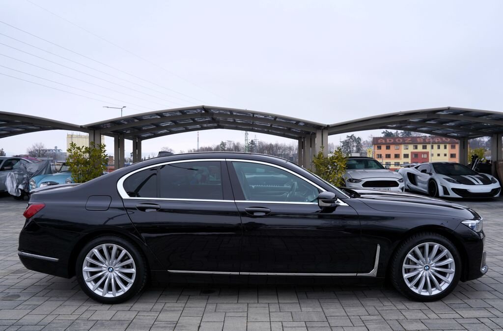 BMW Řada 7 Sedan 3,0 l 210 kw