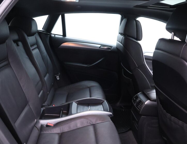 BMW X6 SUV 3,0 l 225 kw