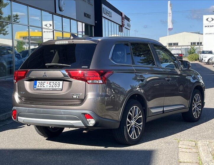 Mitsubishi Outlander SUV / Terénní 2,3 l 110 kw