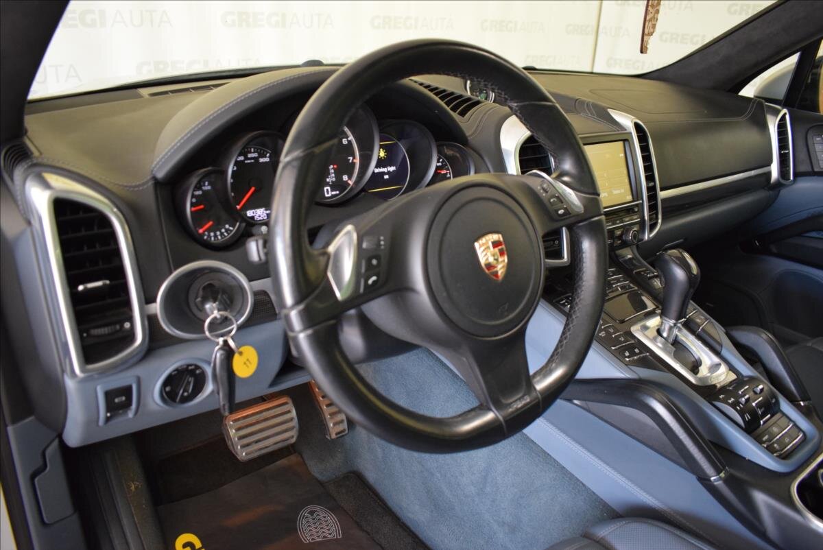 Porsche Cayenne SUV / Terénní 4,8 l 405 kw