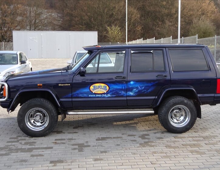 Jeep Cherokee SUV / Terénní 4,0 l 136 kw