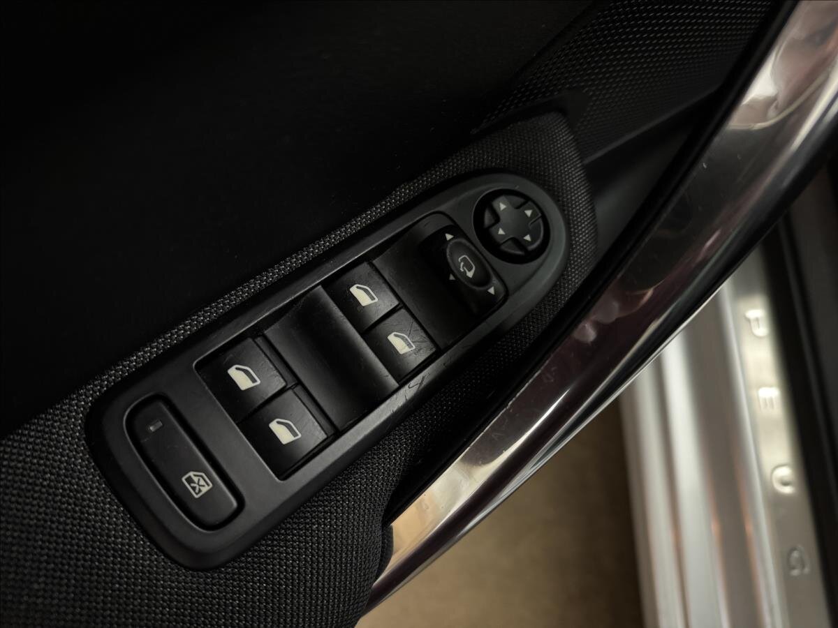 Peugeot 308 Kabriolet 1,6 l 82 kw