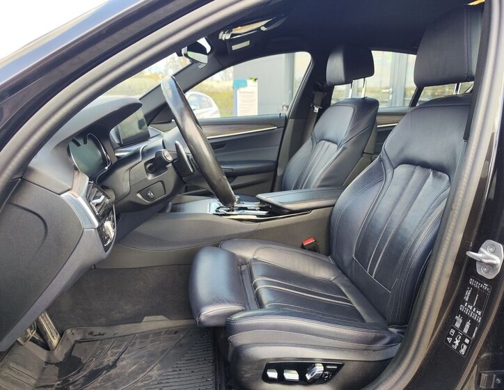 BMW Řada 5 Sedan / Limuzína 3,0 l 250 kw