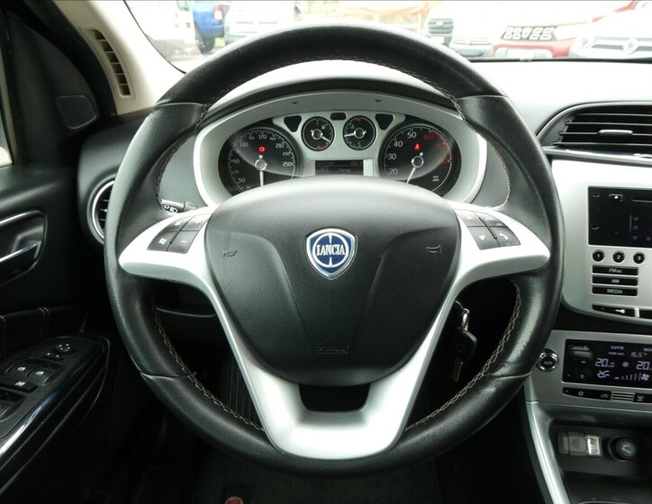 Lancia Delta Hatchback 1,4 l 88 kw