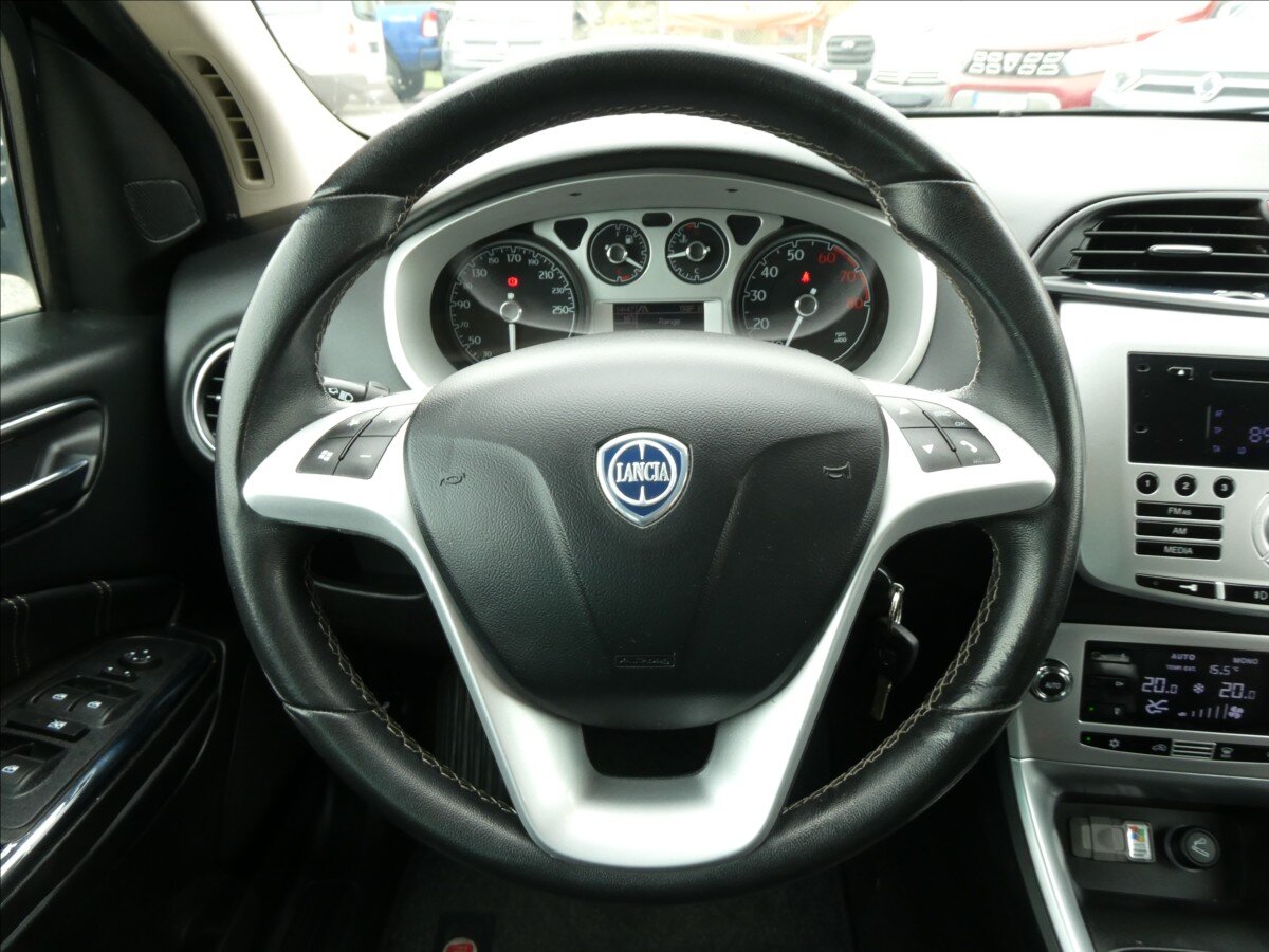 Lancia Delta Hatchback 1,4 l 88 kw