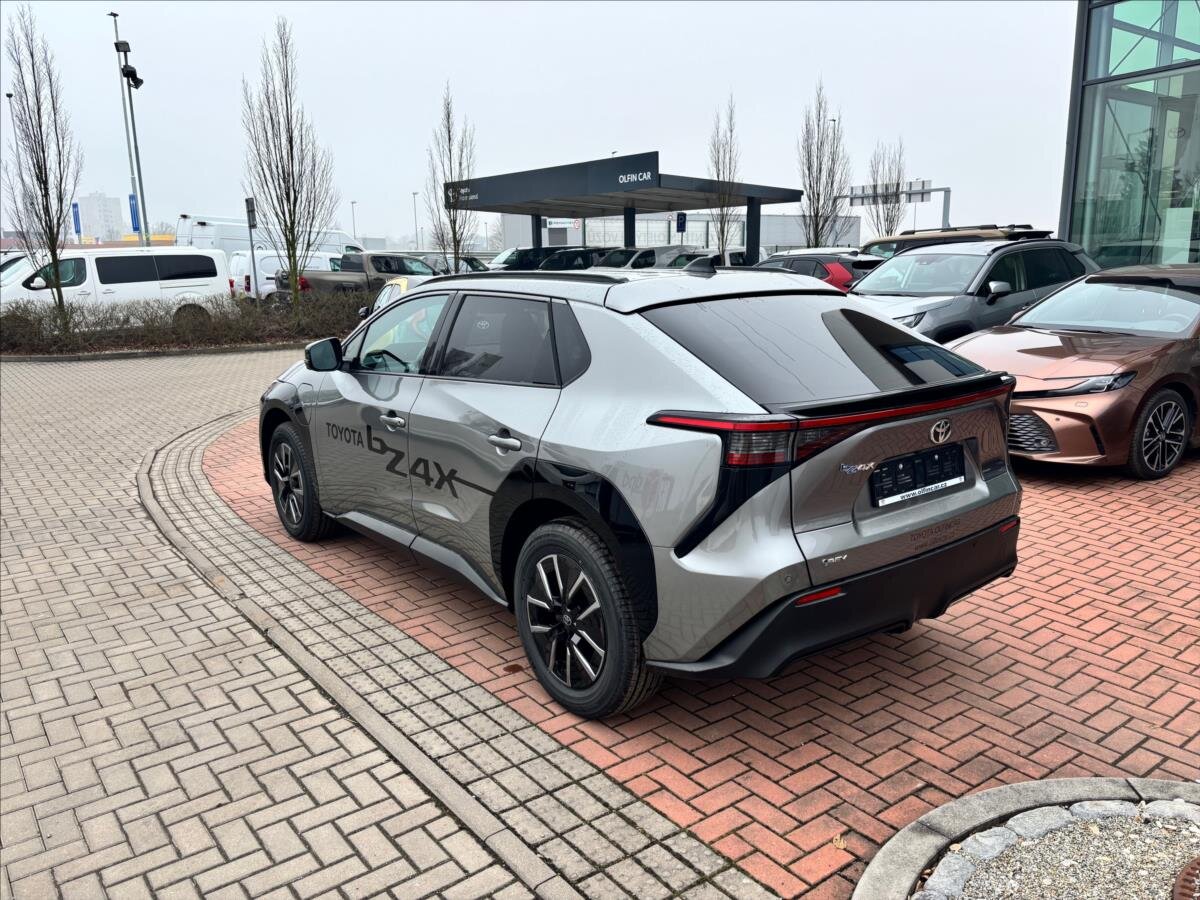 Toyota bZ4X SUV / Terénní 0,0 165 kw