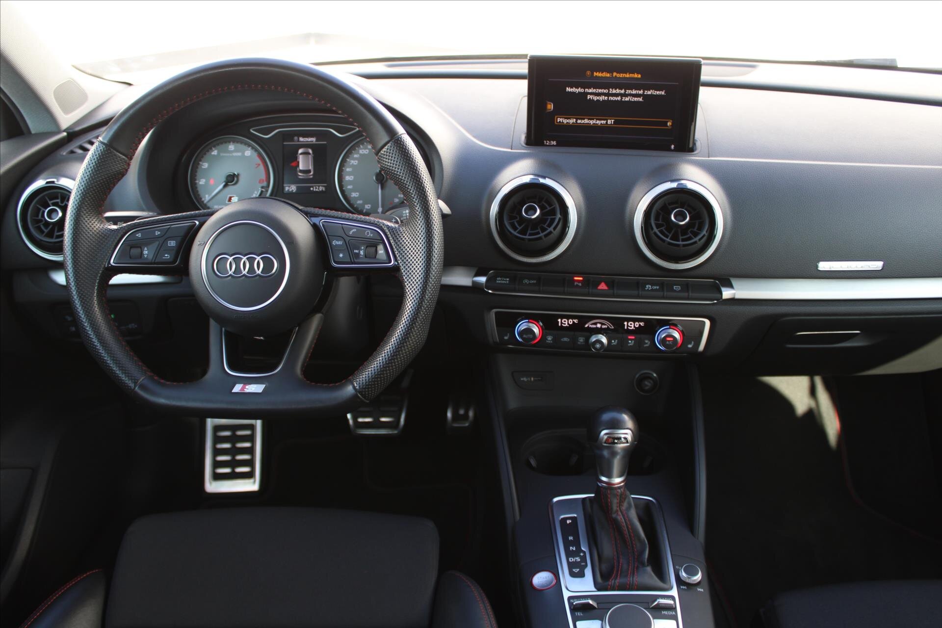 Audi S3 Hatchback 2,0 l 221 kw