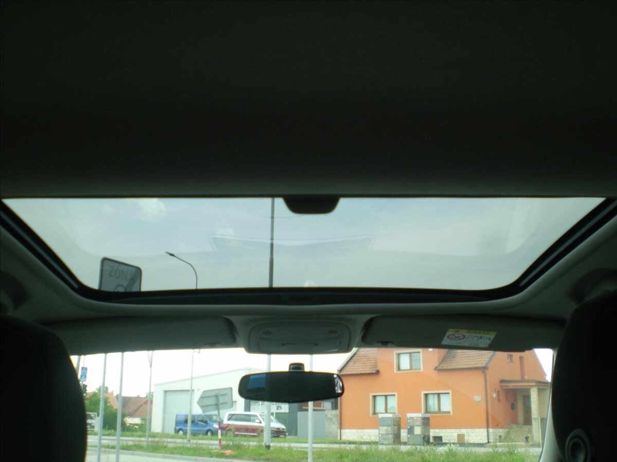 Opel Adam Hatchback 1,4 l 64 kw