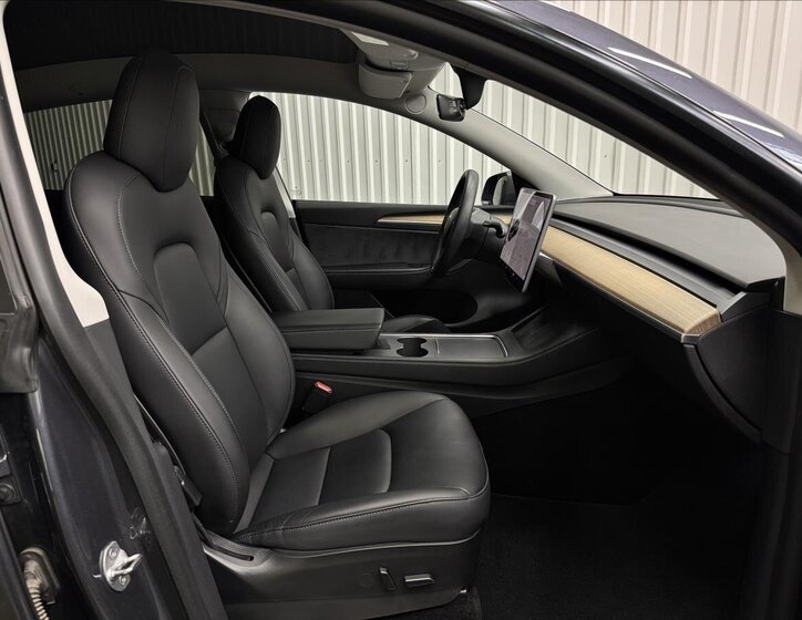 Tesla Model Y SUV / Terénní 0,0 378 kw