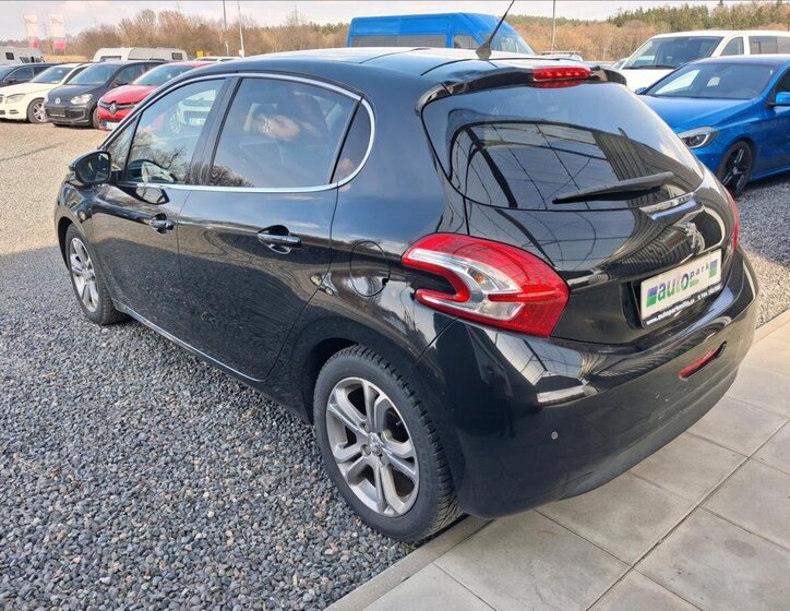 Peugeot 208 Hatchback 1,6 l 84 kw